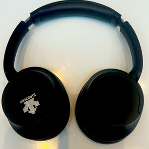 Broken headphones. Good for parts.